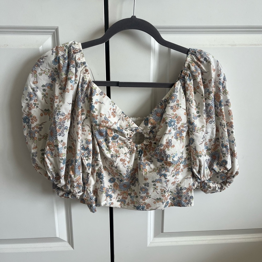 Abercrombie puff sleeve floral top